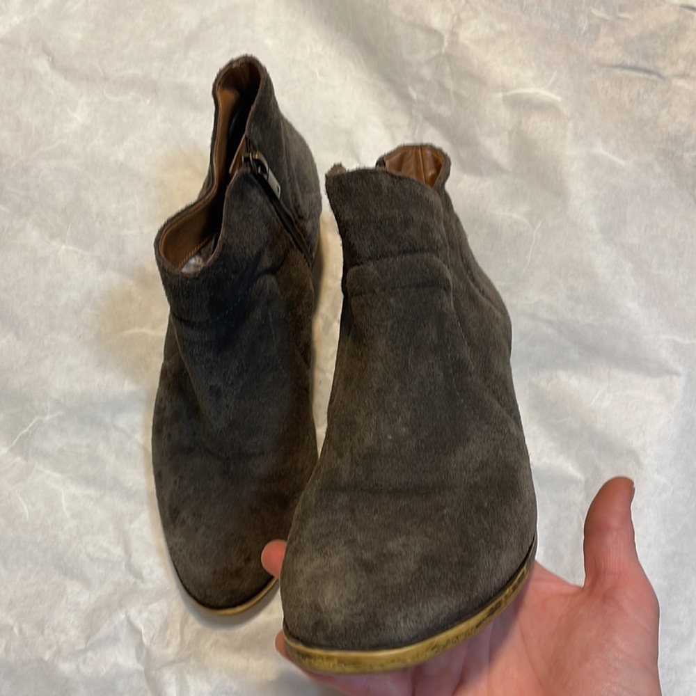 Lucky Brand Suede Chelsea Dusters 1 1/2”heel